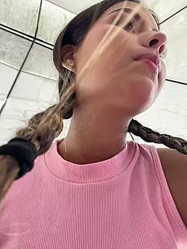 Snapshot of Valeria-escobar chatting on March 19, 2026, 1:44 pm Valeria-escobar online show from March 19, 2026, 1:44 pm