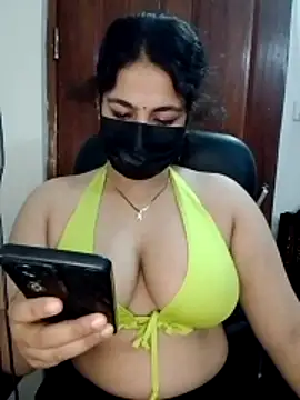 nosrat014 online show from April 14, 2026, 11:37 am