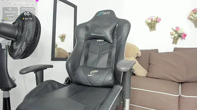 Snapshot of Darele_ chatting on January 7, 2026, 6:24 pm Darele online show from January 7, 2026, 6:24 pm