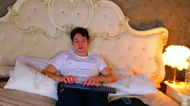 Snapshot of JamesRaww chatting on January 13, 2026, 3:38 pm JamesRaww online show from January 13, 2026, 3:38 pm