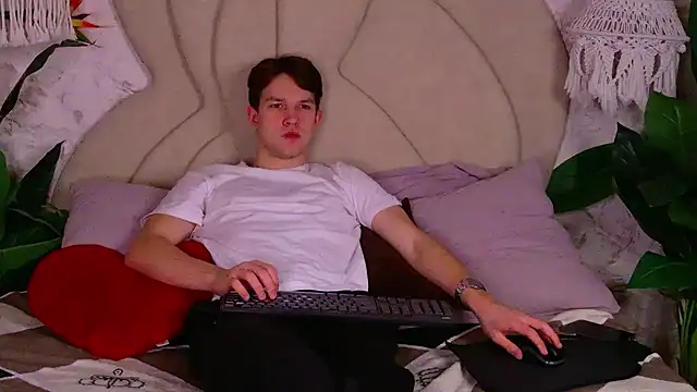 Snapshot of JamesRaww chatting on January 8, 2026, 4:02 pm JamesRaww online show from January 8, 2026, 4:02 pm