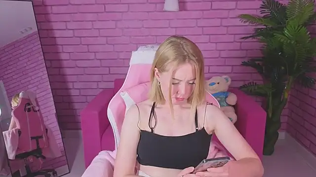 NoraCollins online show from January 9, 2026, 8:54 am