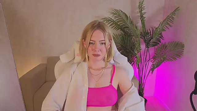 NoraCollins online show from December 19, 2025, 9:11 am