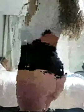 Snapshot of NovaMia chatting on January 12, 2026, 5:53 pm NovaMia online show from January 12, 2026, 5:53 pm