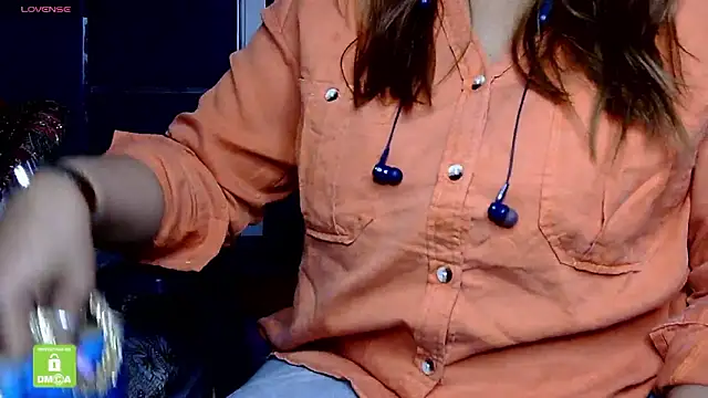 Snapshot of butterflyslay chatting on March 8, 2026, 6:28 am butterflyslay online show from March 8, 2026, 6:28 am