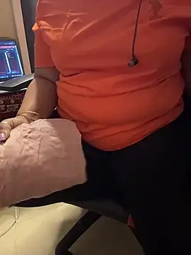 Snapshot of butterflyslay chatting on March 24, 2026, 2:06 pm butterflyslay online show from March 24, 2026, 2:06 pm