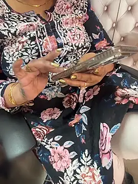 Snapshot of butterflyslay chatting on April 8, 2026, 4:08 pm butterflyslay online show from April 8, 2026, 4:08 pm