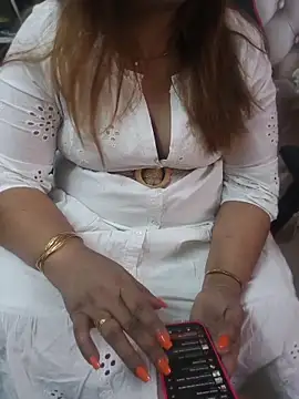 Snapshot of butterflyslay chatting on April 15, 2026, 1:33 am butterflyslay online show from April 15, 2026, 1:33 am