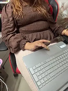 Snapshot of butterflyslay chatting on April 5, 2026, 5:08 pm butterflyslay online show from April 5, 2026, 5:08 pm