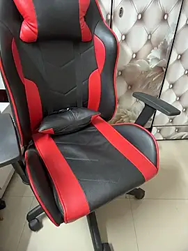 Snapshot of butterflyslay chatting on April 15, 2026, 3:49 pm butterflyslay online show from April 15, 2026, 3:49 pm