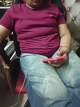 Snapshot of butterflyslay chatting on April 13, 2026, 4:22 pm butterflyslay online show from April 13, 2026, 4:22 pm