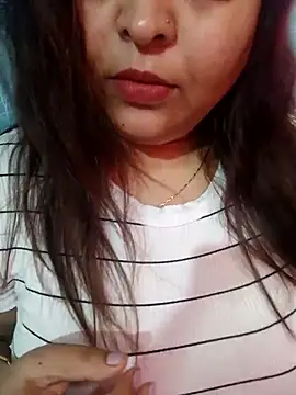 Snapshot of peu8 chatting on February 17, 2026, 12:35 pm peu8 online show from February 17, 2026, 12:35 pm