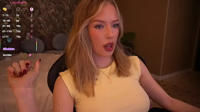 MollyyMayy online show from May 23, 2026, 4:39 pm