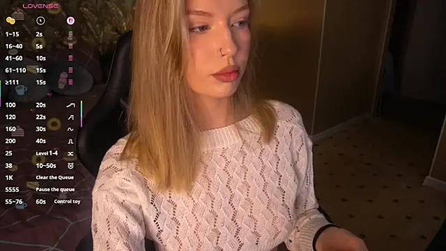 MollyyMayy online show from May 11, 2026, 2:46 am