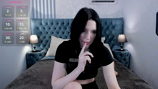 LisaBevy online show from December 17, 2025, 8:36 pm