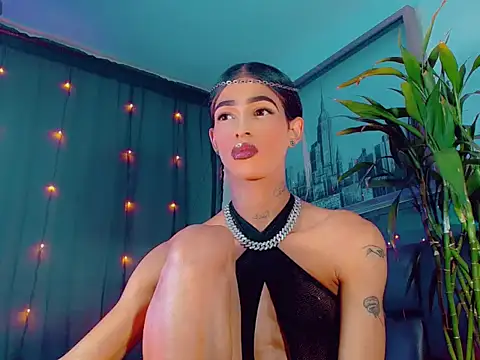 agathaferrer3 online show from May 7, 2026, 9:56 am