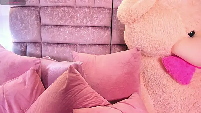 miaa quinn online show from December 16, 2025, 2:49 am