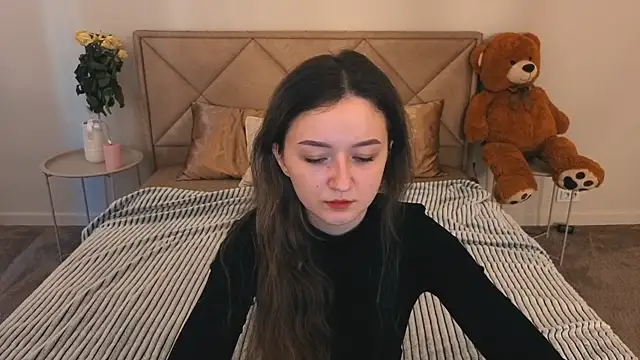 Snapshot of CyrenaLuxe chatting on March 24, 2026, 8:14 am CyrenaLuxe online show from March 24, 2026, 8:14 am