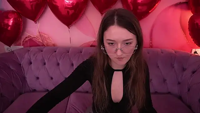 Snapshot of CyrenaLuxe chatting on February 12, 2026, 5:45 pm CyrenaLuxe online show from February 12, 2026, 5:45 pm