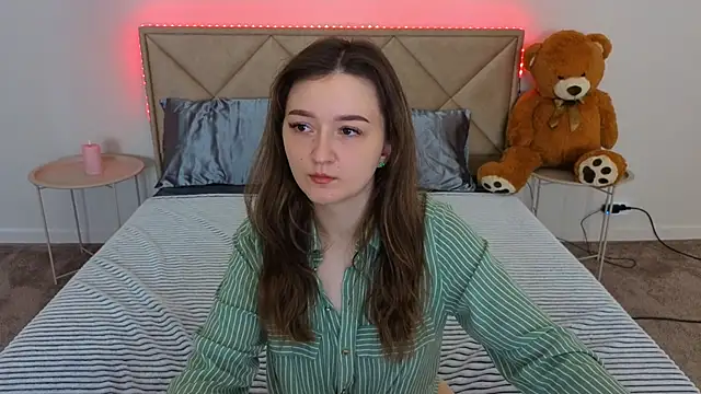 CyrenaLuxe online show from May 10, 2026, 5:44 am