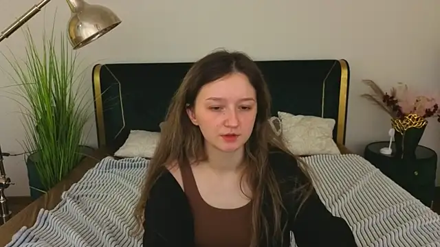 Snapshot of CyrenaLuxe chatting on March 29, 2026, 8:49 am CyrenaLuxe online show from March 29, 2026, 8:49 am