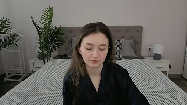 Snapshot of CyrenaLuxe chatting on March 25, 2026, 6:35 am CyrenaLuxe online show from March 25, 2026, 6:35 am