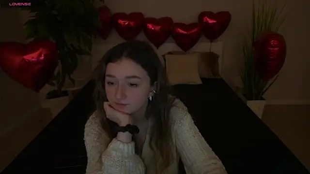 Snapshot of CyrenaLuxe chatting on February 9, 2026, 5:00 pm CyrenaLuxe online show from February 9, 2026, 5:00 pm