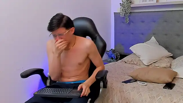 sebastamayo  online show from February 27, 2026, 9:09 am