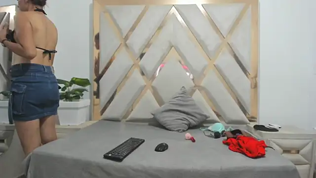 Selenaasm online show from March 16, 2026, 8:55 pm