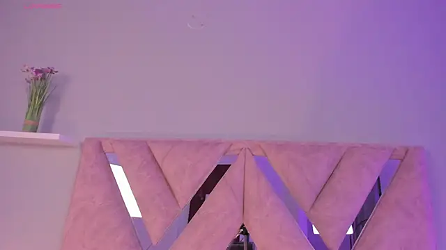 Amelia Saenz  online show from March 13, 2026, 8:03 pm