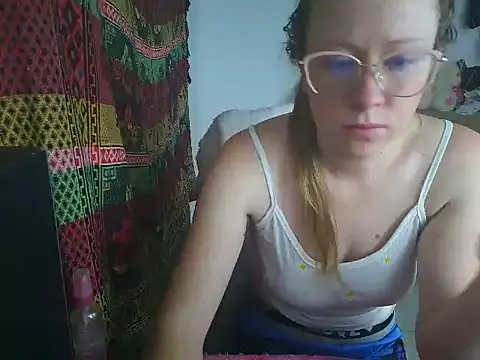 arianna blonde online show from March 11, 2026, 8:25 pm