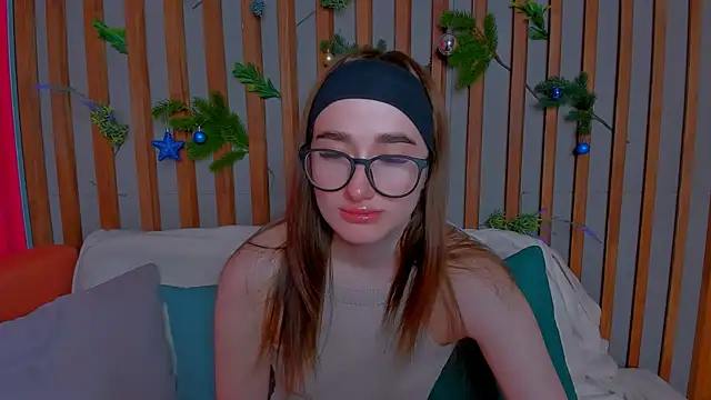 Snapshot of Evis_Dailyy chatting on February 10, 2026, 1:04 am Evis Dailyy online show from February 10, 2026, 1:04 am