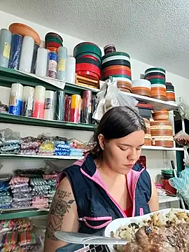 Snapshot of Krolaykate chatting on January 5, 2026, 5:27 pm Krolaykate online show from January 5, 2026, 5:27 pm