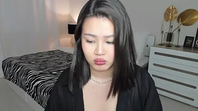 Brunette Charm online show from May 11, 2026, 2:56 pm