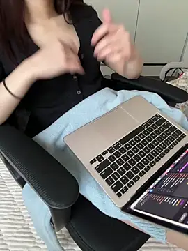 Snapshot of ddbb0000 chatting on February 25, 2026, 7:41 am ddbb0000 online show from February 25, 2026, 7:41 am