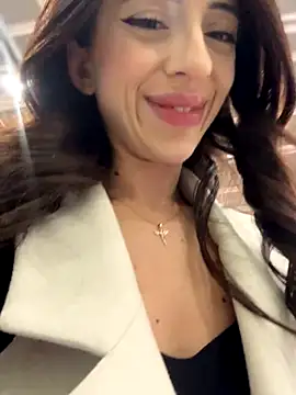 YeaLina online show from December 21, 2025, 10:28 am