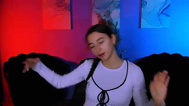 mila firee online show from December 15, 2025, 10:10 am