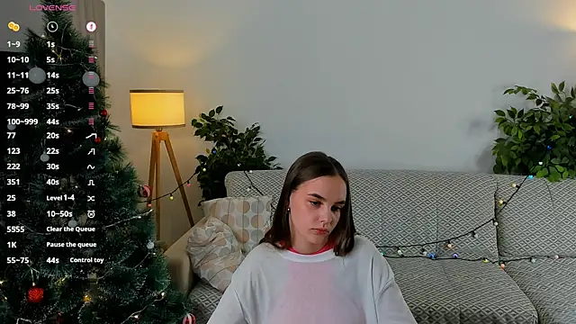 KarriVoisinet online show from December 22, 2025, 11:43 am