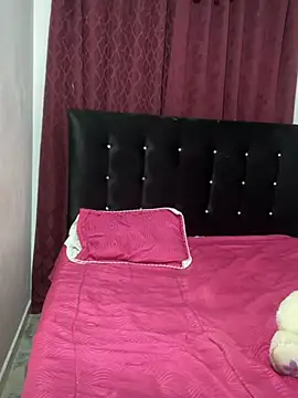 Snapshot of Sophia_Moons_ chatting on February 19, 2026, 5:04 am Sophia Moons online show from February 19, 2026, 5:04 am