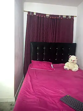 Snapshot of Sophia_Moons_ chatting on February 2, 2026, 12:53 am Sophia Moons online show from February 2, 2026, 12:53 am