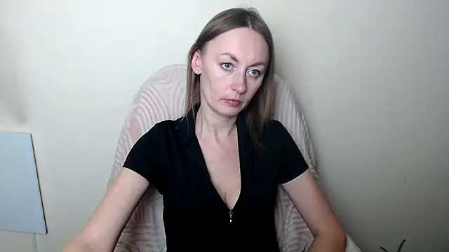 LiaSeass  online show from April 7, 2026, 11:45 am