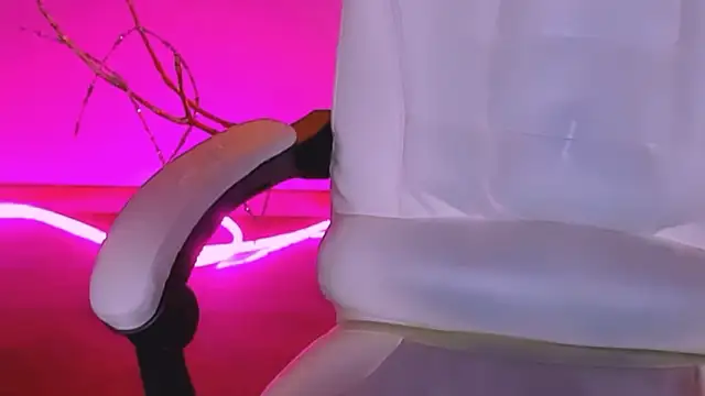 Snapshot of madeline_doll chatting on February 17, 2026, 9:01 pm madeline doll online show from February 17, 2026, 9:01 pm