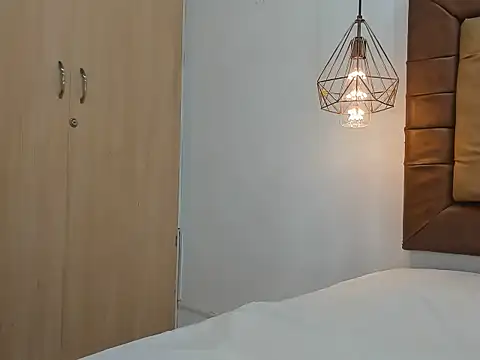 Scarlett 0594 online show from December 18, 2025, 2:43 pm