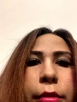 Snapshot of Lunara_Vall chatting on February 26, 2026, 3:39 am Lunara Vall online show from February 26, 2026, 3:39 am