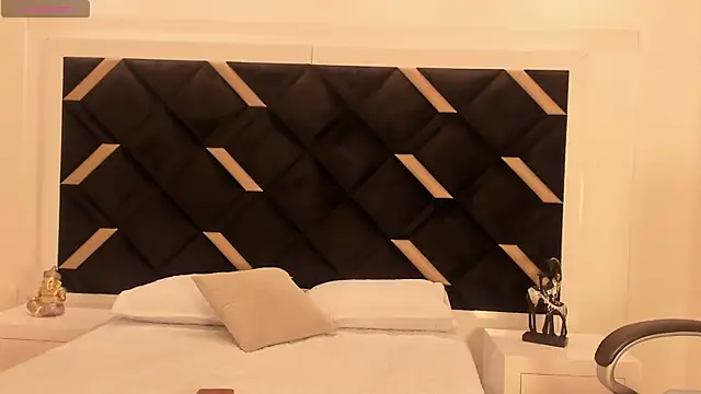 Snapshot of Lunara_Vall chatting on February 13, 2026, 3:50 am Lunara Vall online show from February 13, 2026, 3:50 am