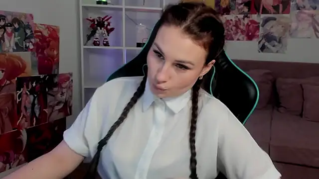 NoraFoxes online show from January 19, 2026, 5:33 am