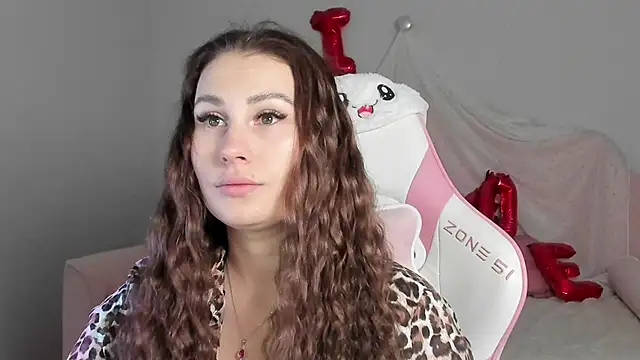 NoraFoxes online show from February 18, 2026, 5:16 am