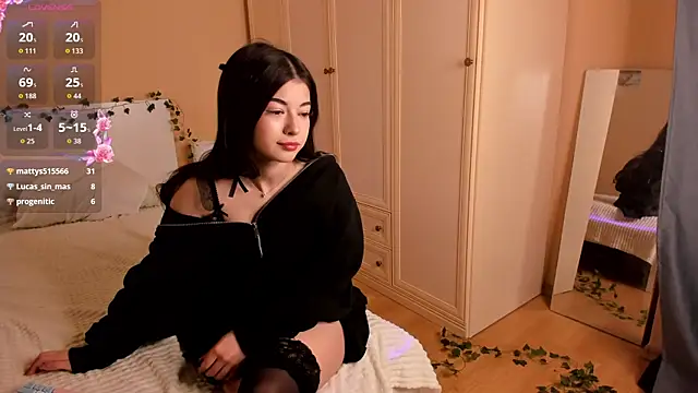 LisaColee online show from December 16, 2025, 8:24 pm