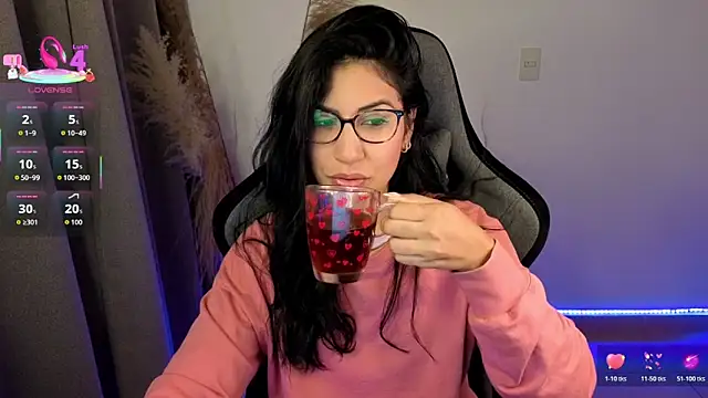 chloebum  online show from May 22, 2026, 10:57 am
