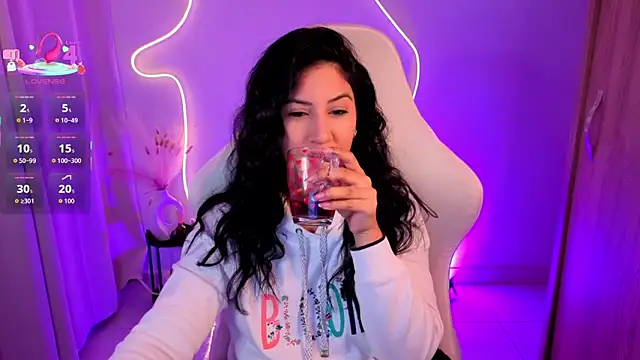 chloebum  online show from March 28, 2026, 11:11 am